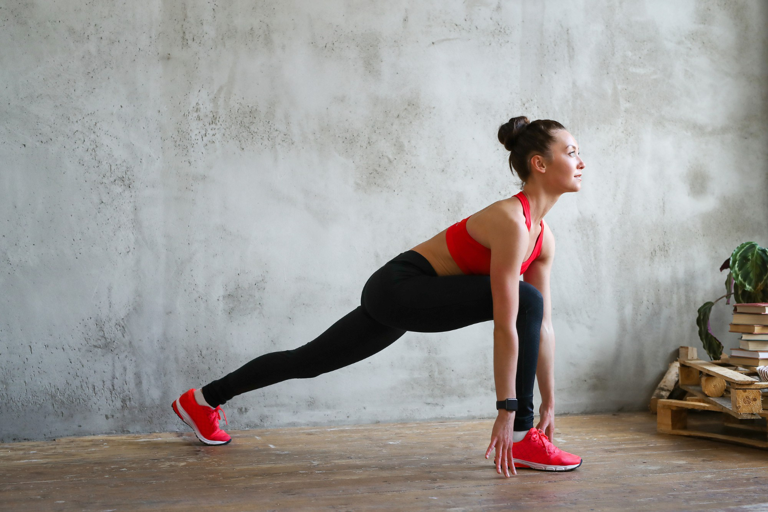 women doing glutes exercise